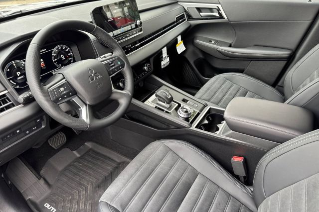 2025 Mitsubishi Outlander PHEV SE 2025 Mitsubishi Outlander PHEV SE