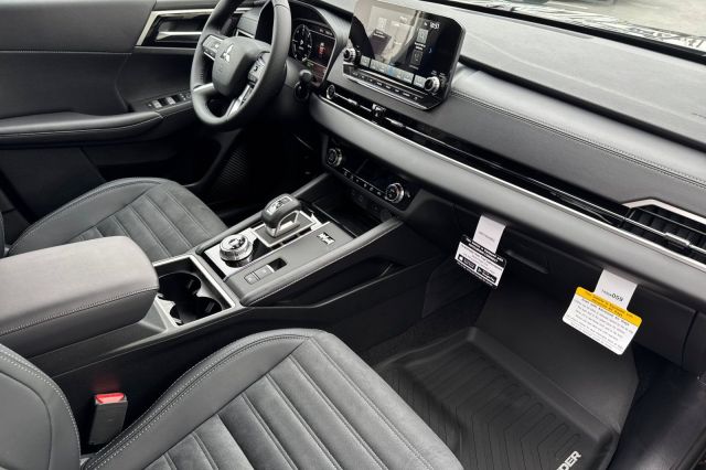 2025 Mitsubishi Outlander PHEV SE 2025 Mitsubishi Outlander PHEV SE