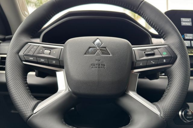 2025 Mitsubishi Outlander PHEV SE 2025 Mitsubishi Outlander PHEV SE