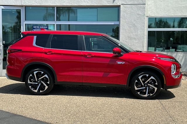 2025 Mitsubishi Outlander PHEV SE 2025 Mitsubishi Outlander PHEV SE