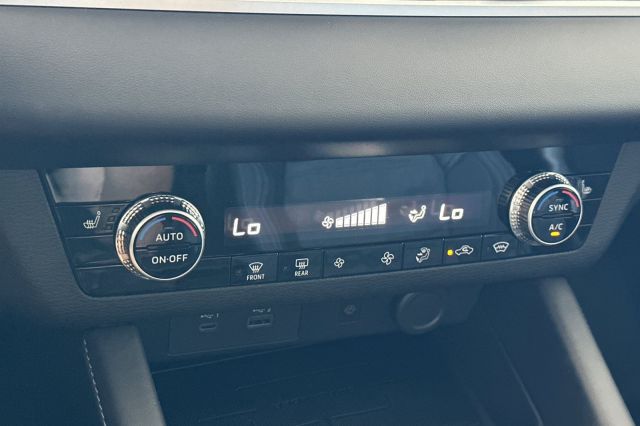 2025 Mitsubishi Outlander PHEV SE 2025 Mitsubishi Outlander PHEV SE