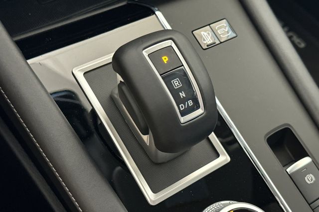 2025 Mitsubishi Outlander PHEV SE 2025 Mitsubishi Outlander PHEV SE