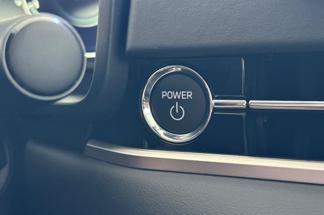 2025 Mitsubishi Outlander PHEV SE 2025 Mitsubishi Outlander PHEV SE