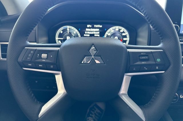 2025 Mitsubishi Outlander PHEV SE 2025 Mitsubishi Outlander PHEV SE