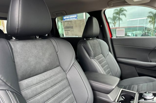 2025 Mitsubishi Outlander PHEV SE 2025 Mitsubishi Outlander PHEV SE