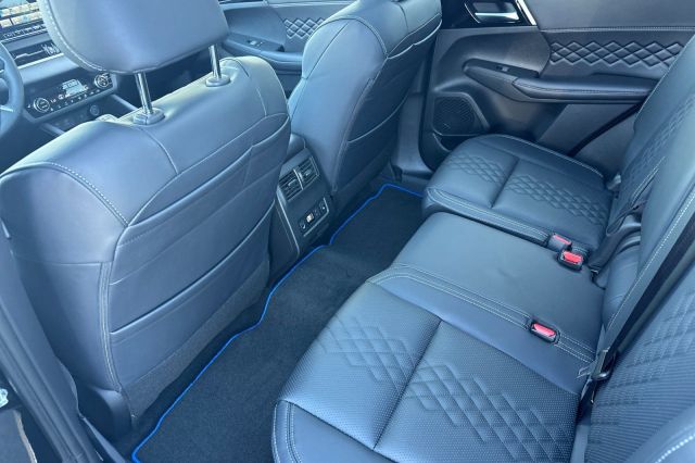 2025 Mitsubishi Outlander PHEV SEL 2025 Mitsubishi Outlander PHEV SEL