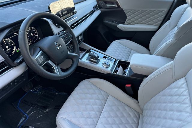 2025 Mitsubishi Outlander PHEV SEL 2025 Mitsubishi Outlander PHEV SEL