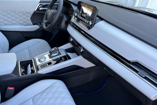 2025 Mitsubishi Outlander PHEV SEL 2025 Mitsubishi Outlander PHEV SEL