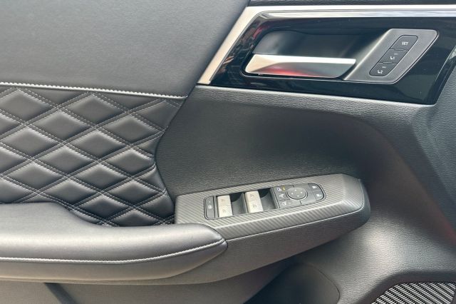 2025 Mitsubishi Outlander PHEV SEL 2025 Mitsubishi Outlander PHEV SEL