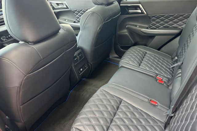 2025 Mitsubishi Outlander PHEV SEL 2025 Mitsubishi Outlander PHEV SEL