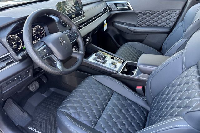2025 Mitsubishi Outlander PHEV SEL 2025 Mitsubishi Outlander PHEV SEL