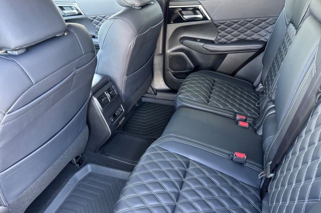 2025 Mitsubishi Outlander PHEV SEL 2025 Mitsubishi Outlander PHEV SEL