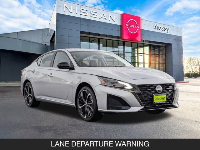 2025 Nissan Altima SR