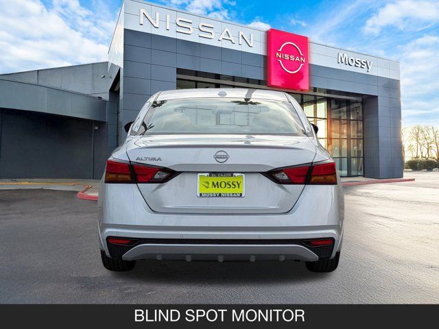 2025 Nissan Altima SV