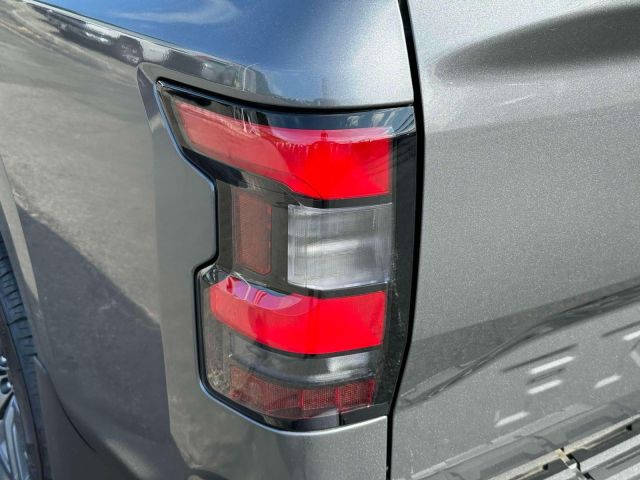 2025 Nissan Frontier King Cab 4x4 SV