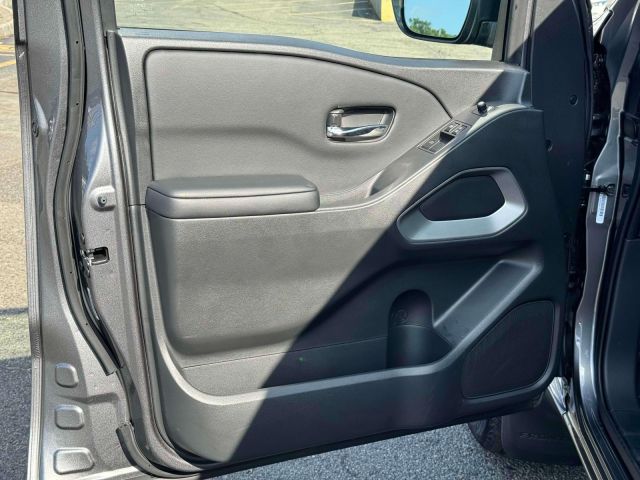 2025 Nissan Frontier King Cab 4x4 SV