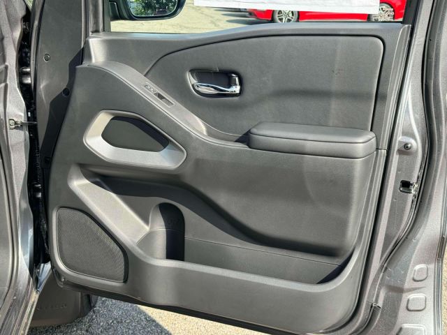 2025 Nissan Frontier King Cab 4x4 SV