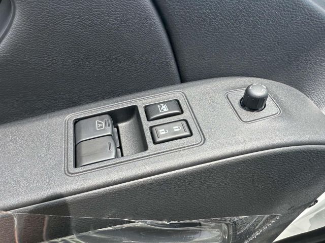 2025 Nissan Frontier King Cab 4x4 SV