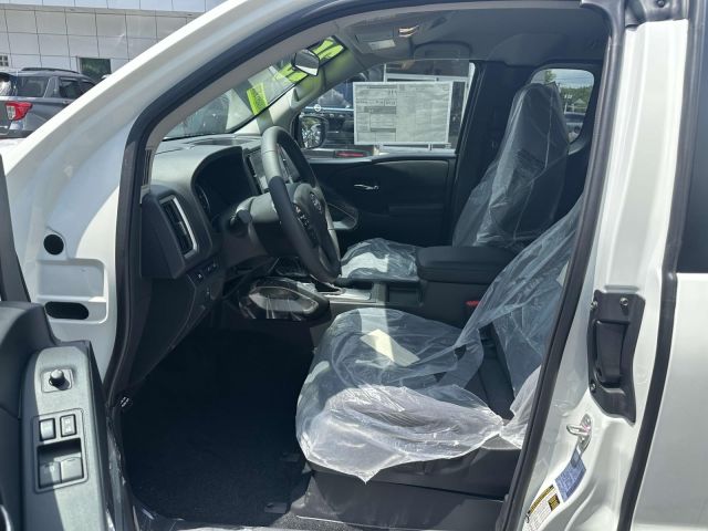 2025 Nissan Frontier King Cab 4x4 SV
