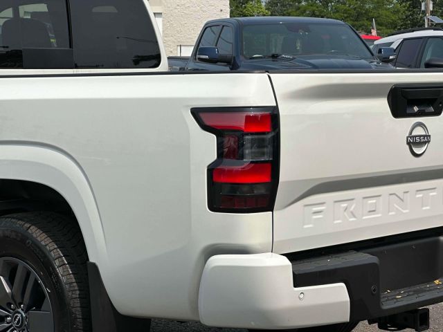 2025 Nissan Frontier King Cab 4x4 SV
