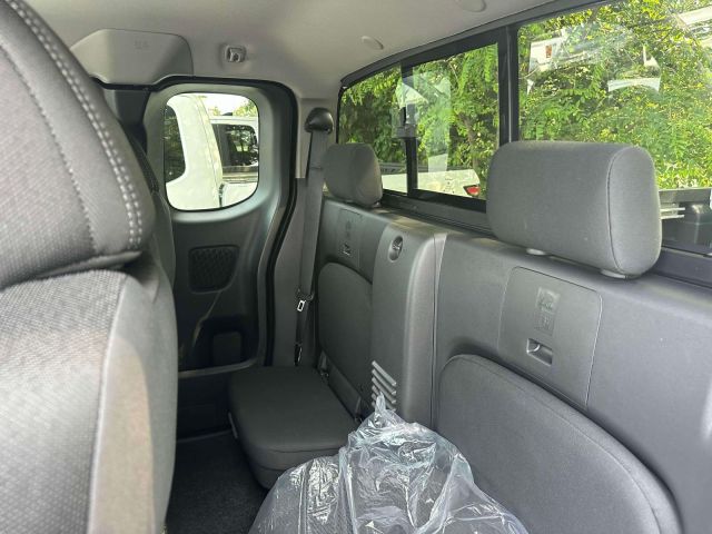 2025 Nissan Frontier King Cab 4x4 SV