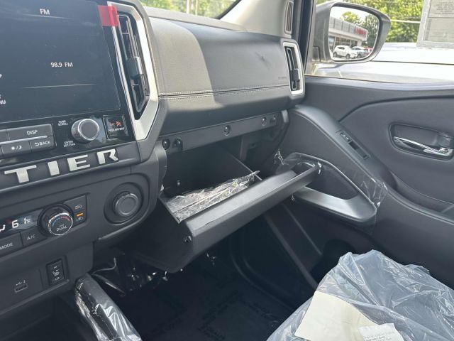 2025 Nissan Frontier King Cab 4x4 SV