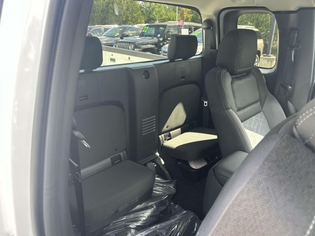 2025 Nissan Frontier King Cab 4x4 SV