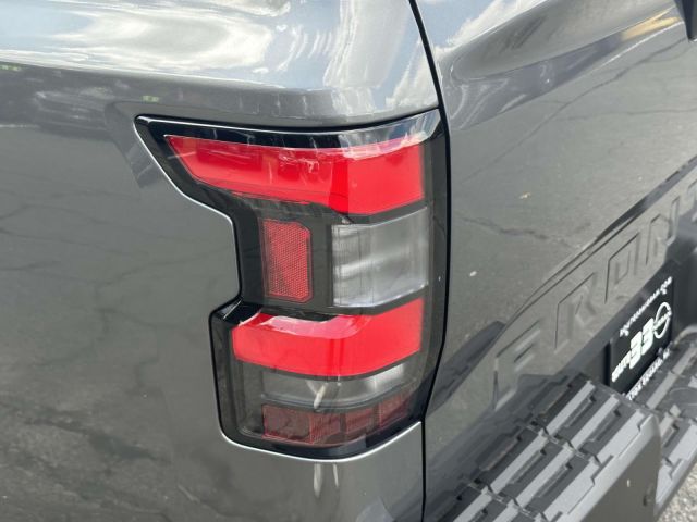 2025 Nissan Frontier King Cab 4x4 SV