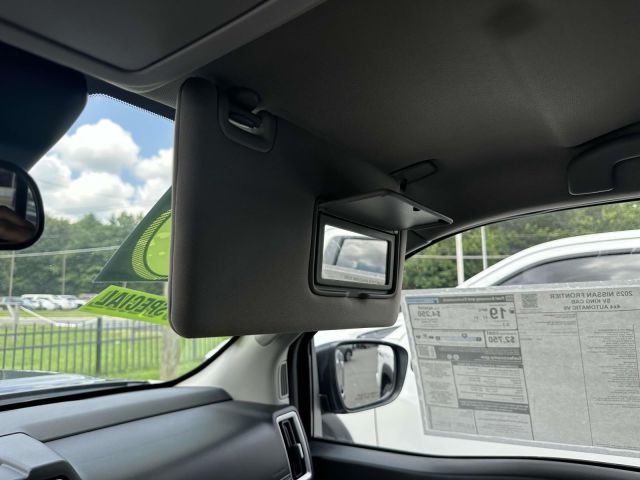 2025 Nissan Frontier King Cab 4x4 SV