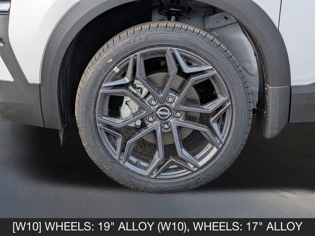 2025 Nissan Kicks SR 2025 Nissan Kicks SR