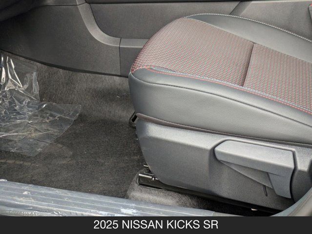 2025 Nissan Kicks SR 2025 Nissan Kicks SR