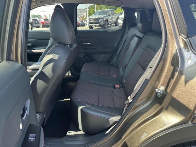 2025 Nissan Kicks SR FWD