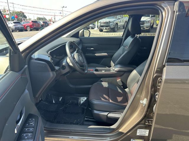 2025 Nissan Kicks SR FWD