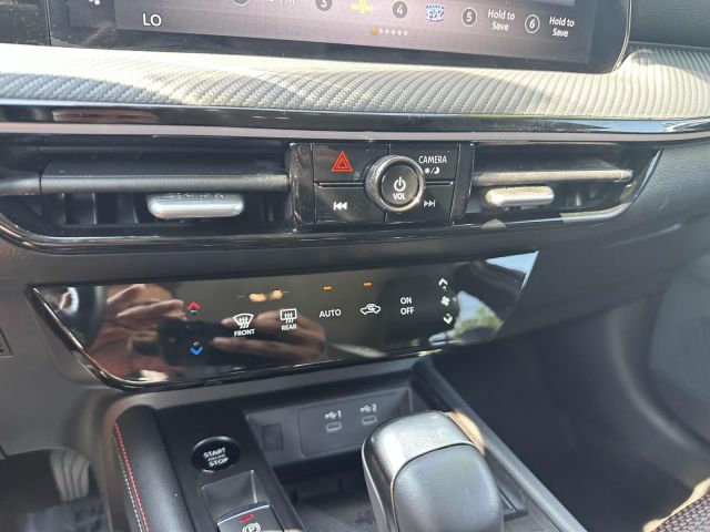 2025 Nissan Kicks SR FWD