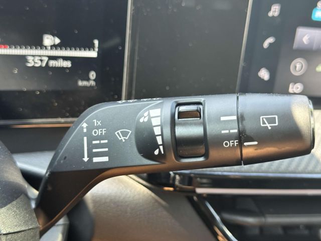 2025 Nissan Kicks SR FWD