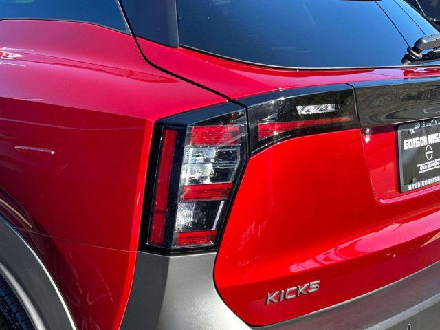 2025 Nissan Kicks SR