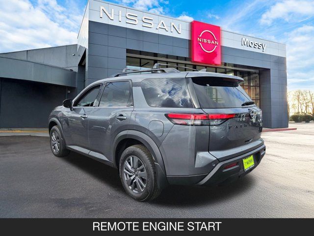 2025 Nissan Pathfinder SV
