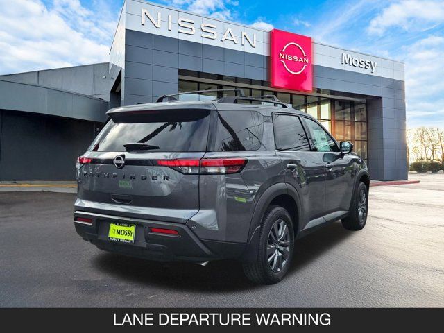 2025 Nissan Pathfinder SV