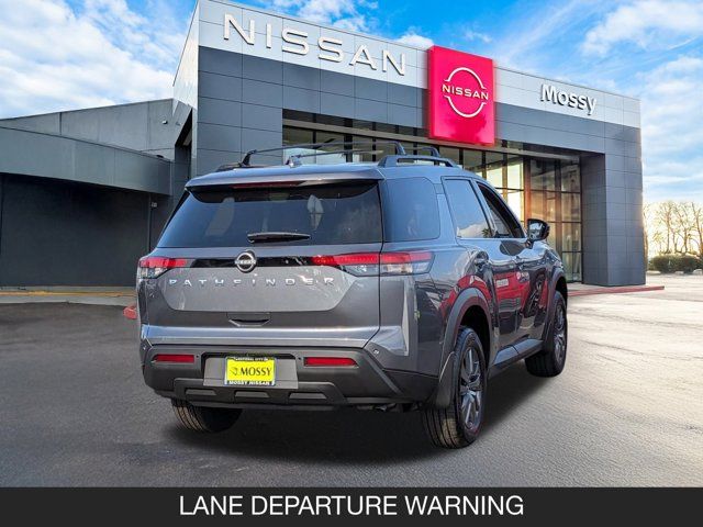 2025 Nissan Pathfinder SV