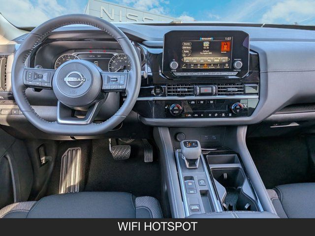 2025 Nissan Pathfinder SV