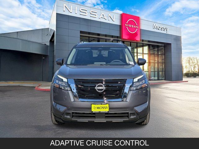 2025 Nissan Pathfinder SV