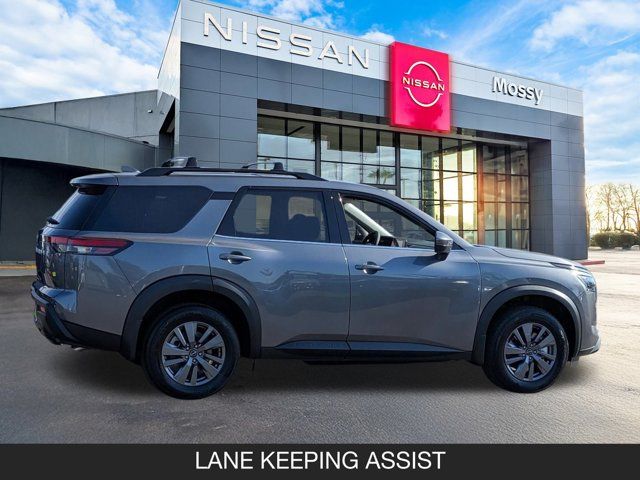 2025 Nissan Pathfinder SV