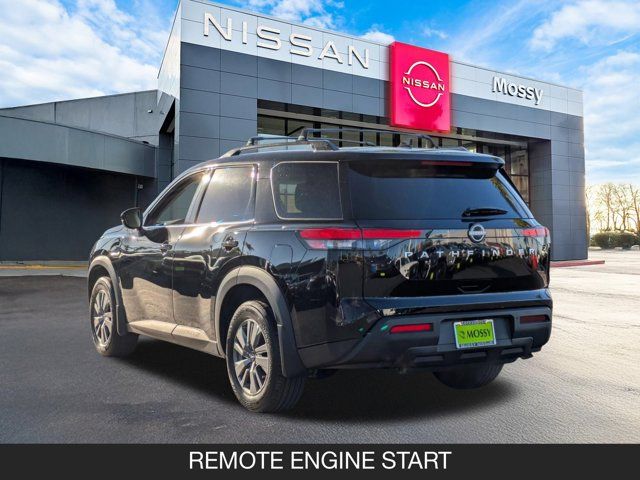 2025 Nissan Pathfinder SV