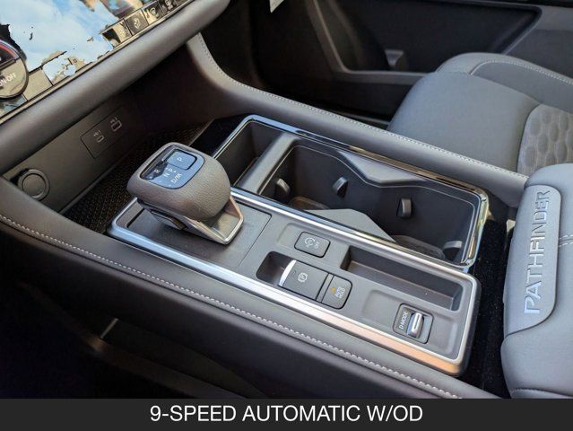 2025 Nissan Pathfinder SV