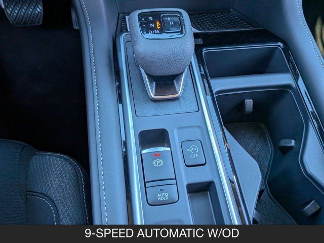 2025 Nissan Pathfinder SV