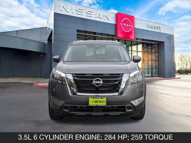 2025 Nissan Pathfinder SV