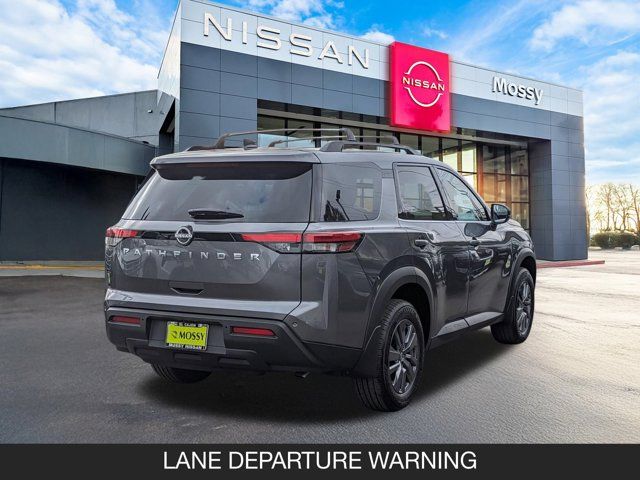 2025 Nissan Pathfinder SV