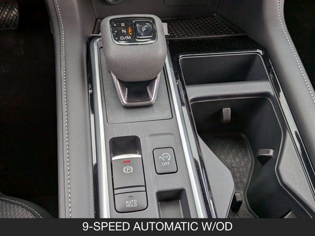 2025 Nissan Pathfinder SV