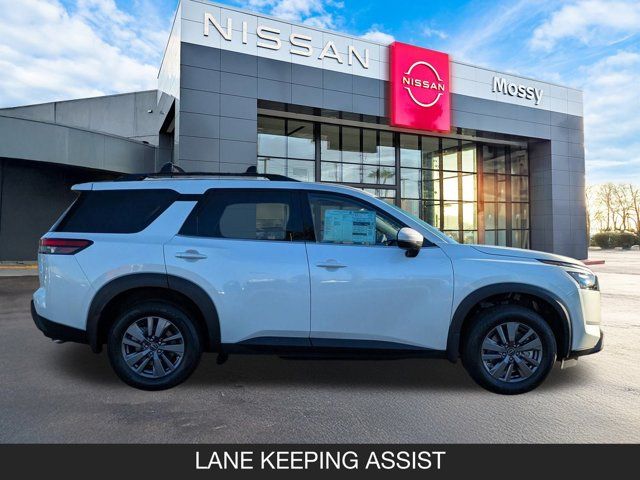 2025 Nissan Pathfinder SV
