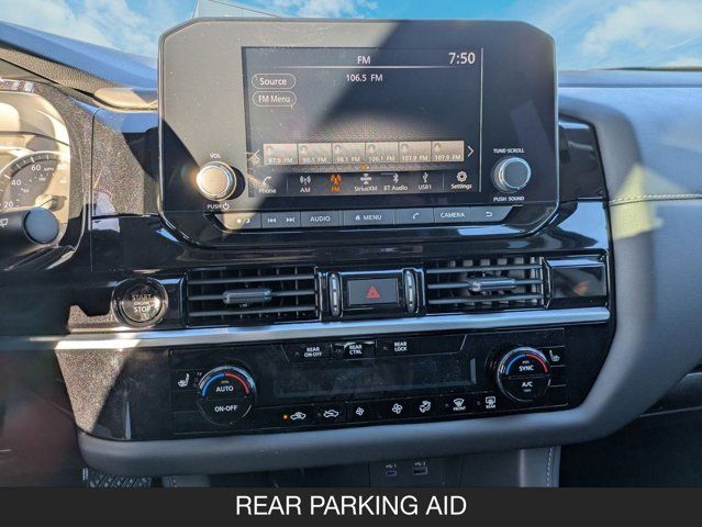 2025 Nissan Pathfinder SV